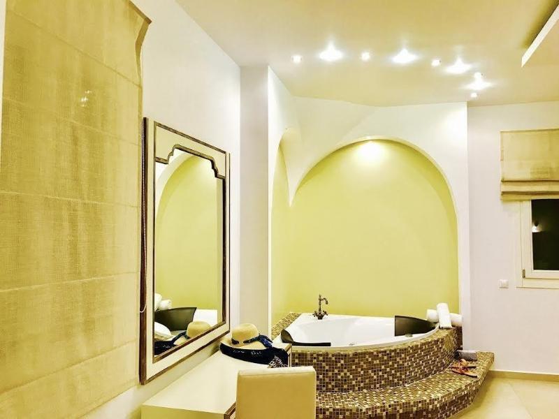 Queen Boutique Suites Mykonos Town Exterior photo
