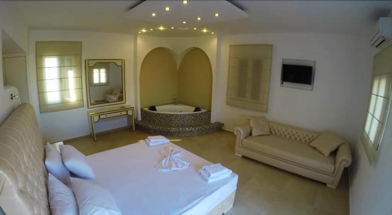 Queen Boutique Suites Mykonos Town Exterior photo