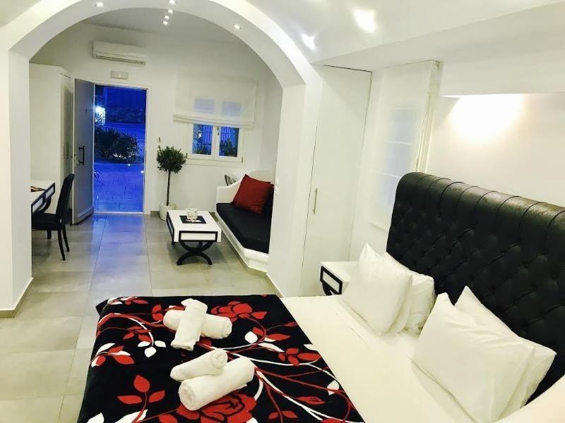Queen Boutique Suites Mykonos Town Exterior photo