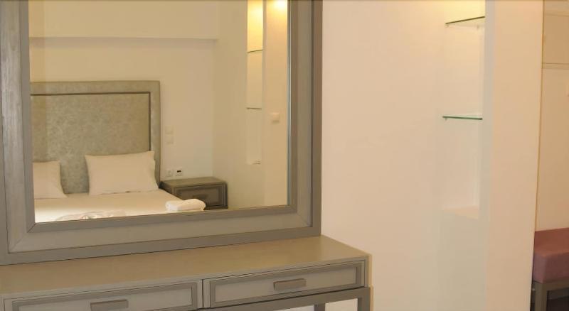 Queen Boutique Suites Mykonos Town Exterior photo