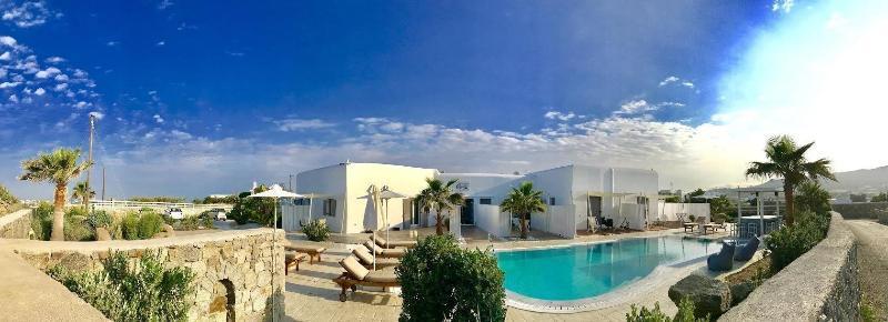 Queen Boutique Suites Mykonos Town Exterior photo