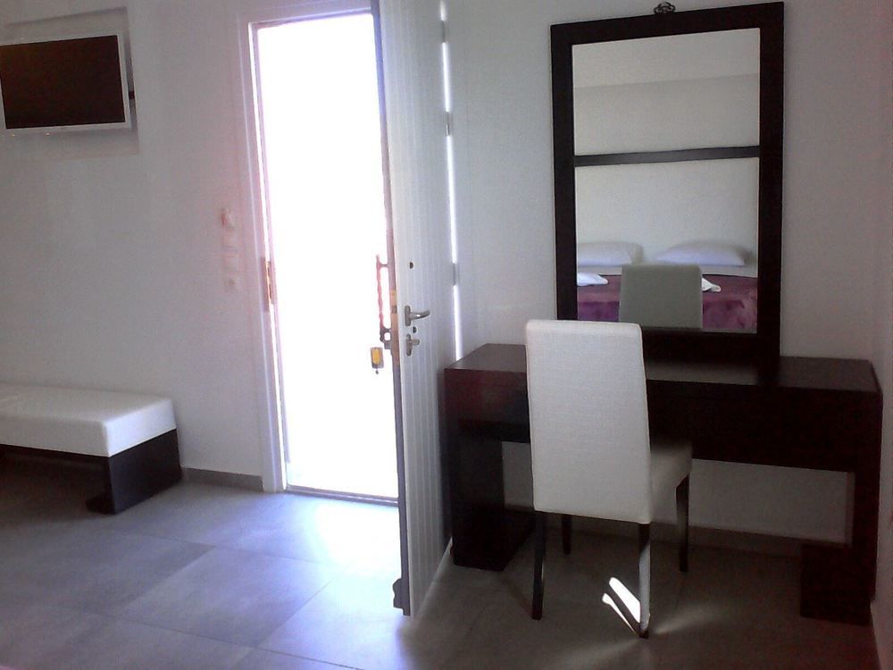 Queen Boutique Suites Mykonos Town Exterior photo